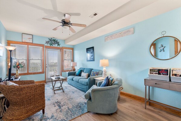 SL202: Soundview at The Landings | Living Area