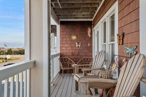 SL202: Soundview at The Landings | Private Balcony