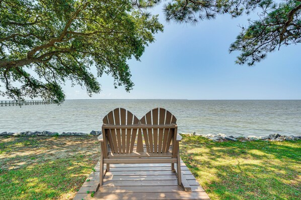 Nags Head Vacation Rental | 3BR | 3BA | 1,300 Sq Ft | Stairs Required