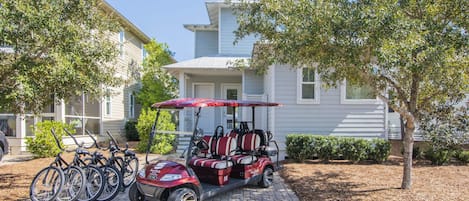 6 Seater Golf Cart & 4 Bikes!