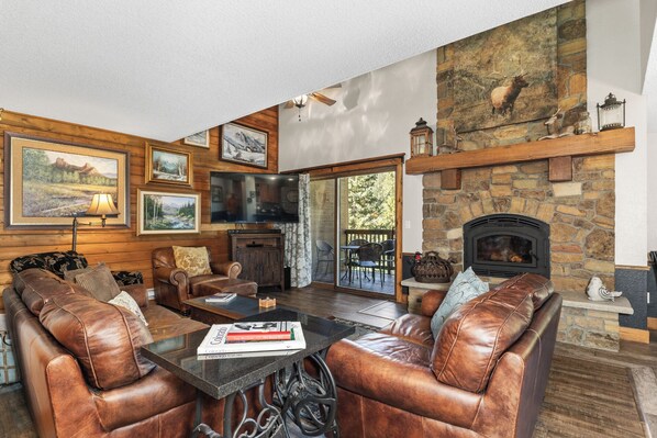 Living Room & deck overlooking Burgess Creek