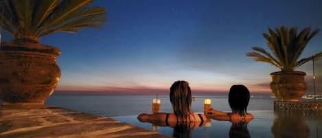 View of the pacific ocean from our jacuzzi.