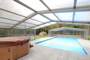 Pool & hot tub