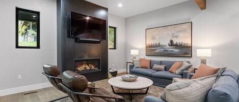 Relaxing living room with plenty of seating