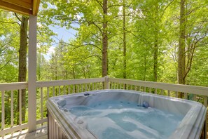 Private Deck | Hot Tub