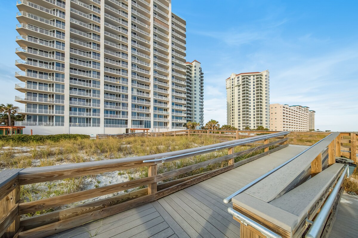 Comfortable Gulf front condo with amazing views & pool, near dining