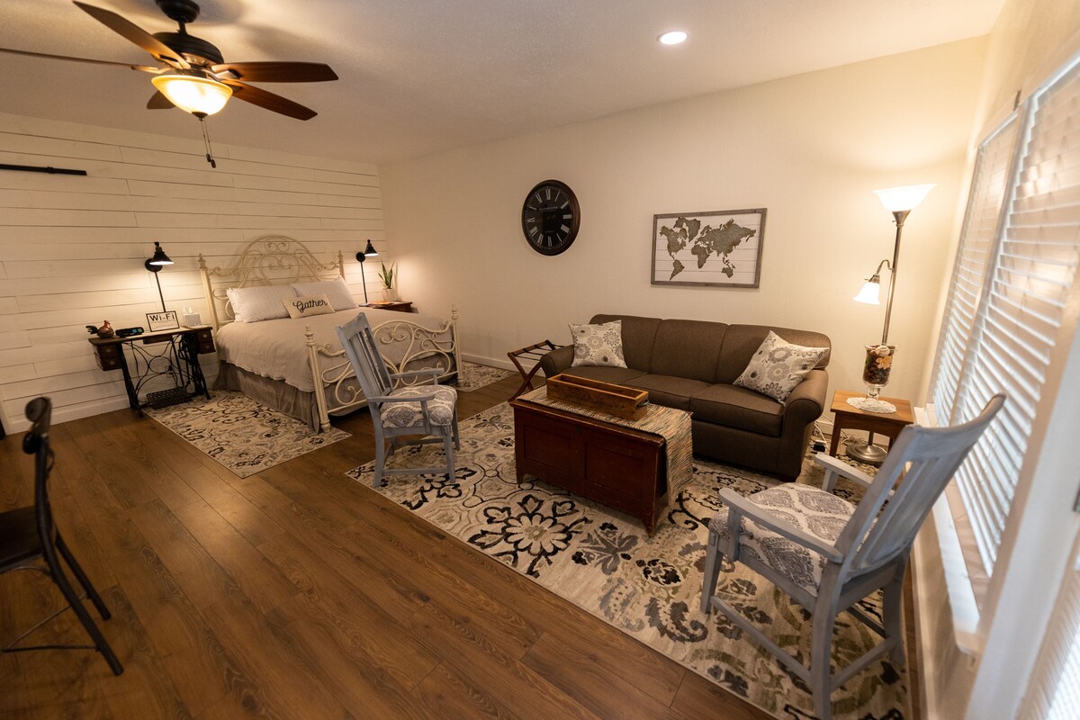 Private Studio minutes to Baylor, Convention Ctr and Silos