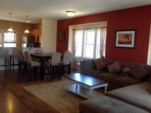 *Huge Home! Designer kitchen!Granite countertop,Stainless appliances,heated Pool