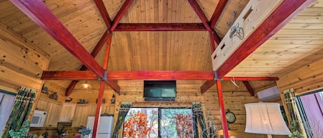 Living Room / Skylight / Natural Lighting / Breeze