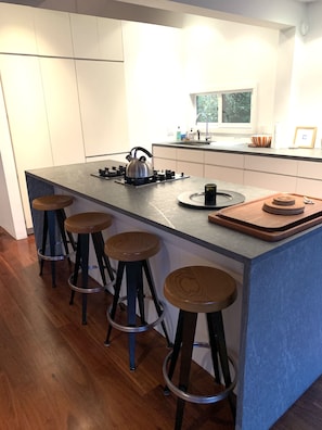 4 person dining counter