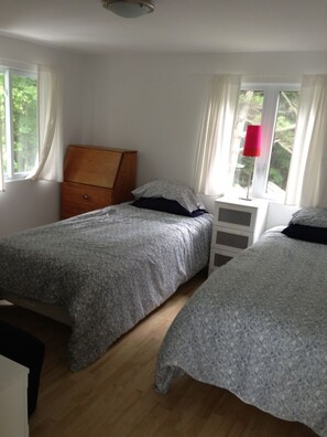 Beds can be pushed together to make king bed