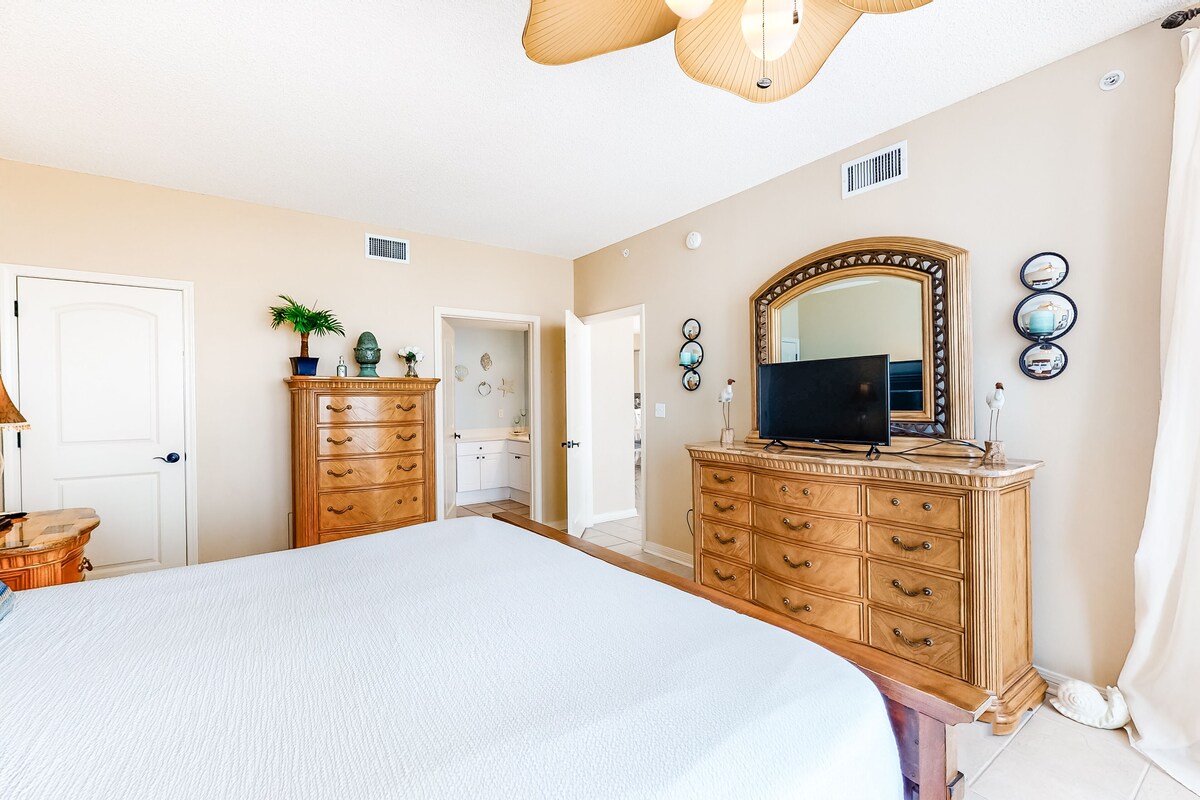 11th Floor Gulf Front Condo Great Amenities & Private Beach Access