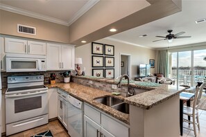 Fully stocked kitchen to prepare a meal