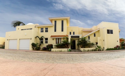 Luxury 6 Bedroom Villa 