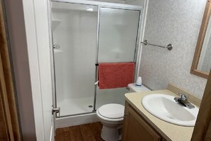 Full Size Bathroom