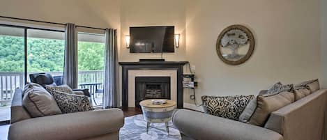 Kick back and enjoy the amenities of this Branson condo!