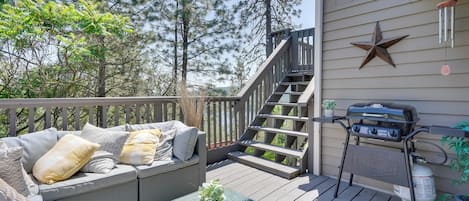 Common Area Deck | Shared with Other Rentals On-Site