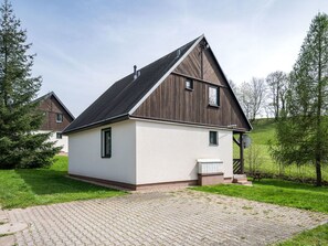 Plant, Sky, Property, Building, Window, House, Tree, Land Lot, Grass