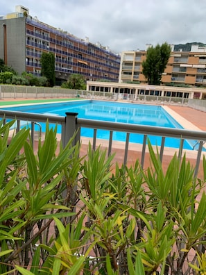 Piscine privée accessible aux résidents 