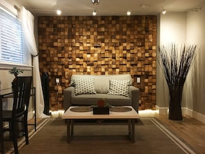 This cedar acoustic diffusion wall provides the perfect relaxing backdrop
