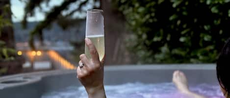 An evening soak with Prosecco? Yes, please!