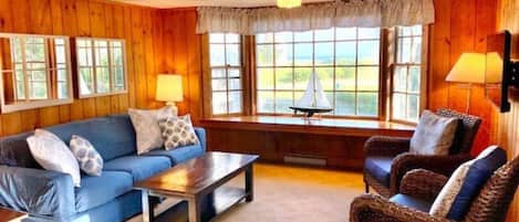 Dune Suite living room with large bay window with ocean view.