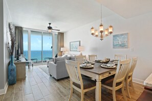 Dining table for 6 plus 4 counter stools