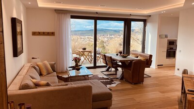 Architektenhaus Luxus-Apartment in Top Lage - atemberaubender Blick und Terrasse
