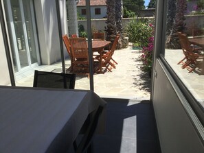 屋外ダイニングエリア