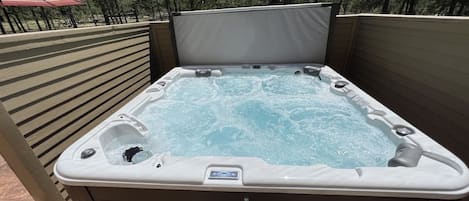 Full size hot tub with lounge