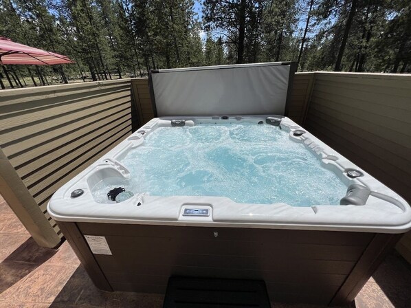 Full size hot tub with lounge