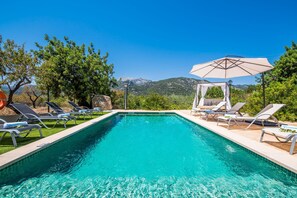 Rural finca with pool and mountain views in Mallorca