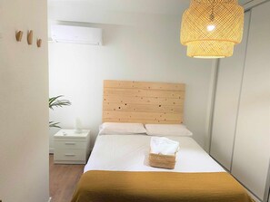 Bed,Photo of the whole room
