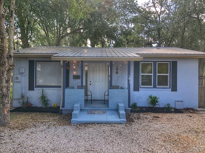 Historic Downtown Bungalow *Walk To Everything!*