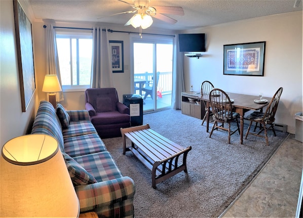 Welcome to Mountain Lodge 374, a cozy 1-bedroom property with gorgeous mountain views!