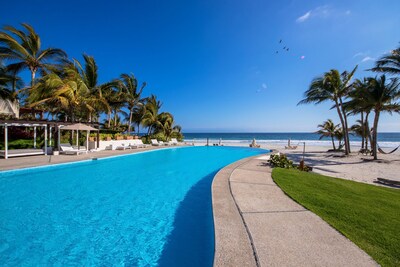 LUXURY PENTHOUSE IN LOS VENEROS BEACHFRONT RESIDENCES