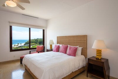 LUXURY PENTHOUSE IN LOS VENEROS BEACHFRONT RESIDENCES