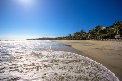 LUXURY PENTHOUSE IN LOS VENEROS BEACHFRONT RESIDENCES