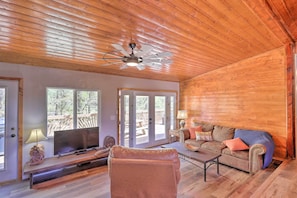 Living Room | Free WiFi | Ceiling Fan | Private Deck Access