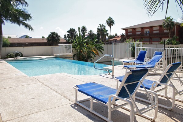 Common Pool/Hot Tub