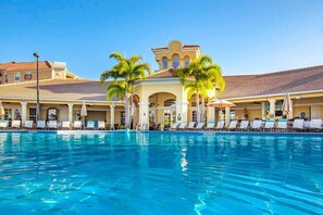 Beautiful community pool at the clubhouse. Free for all guests!