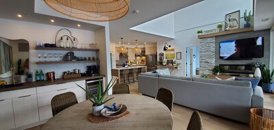 “The Nest” A Luxurious Penthouse @ Mckinley Beach 