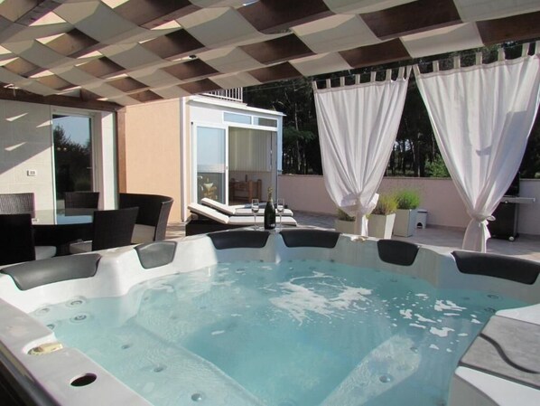 Swimming pool