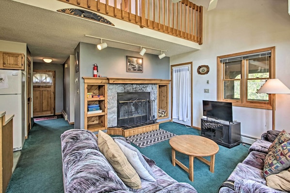 Bring the whole family to this Woodstock townhouse to enjoy the countryside!