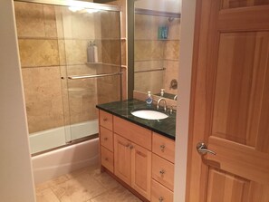 Lower floor bath