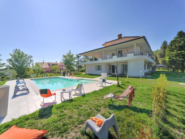 Außenseite Ferienhaus [Sommer]