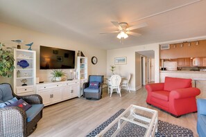 Living Room | Queen Sleeper Sofa | Free WiFi | Central A/C & Heat