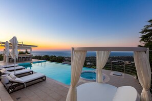 Full outdoor privacy