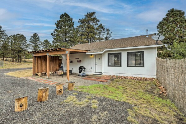 Flagstaff Vacation Rental Home | 2BR | 1BA | 920 Sq Ft | 2 Steps to Enter