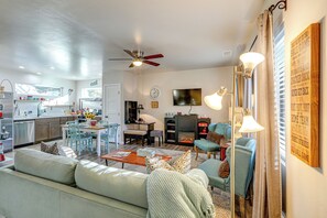 Living Room | Smart TV | Ceiling Fans in All Rooms & Heating | Free WiFi